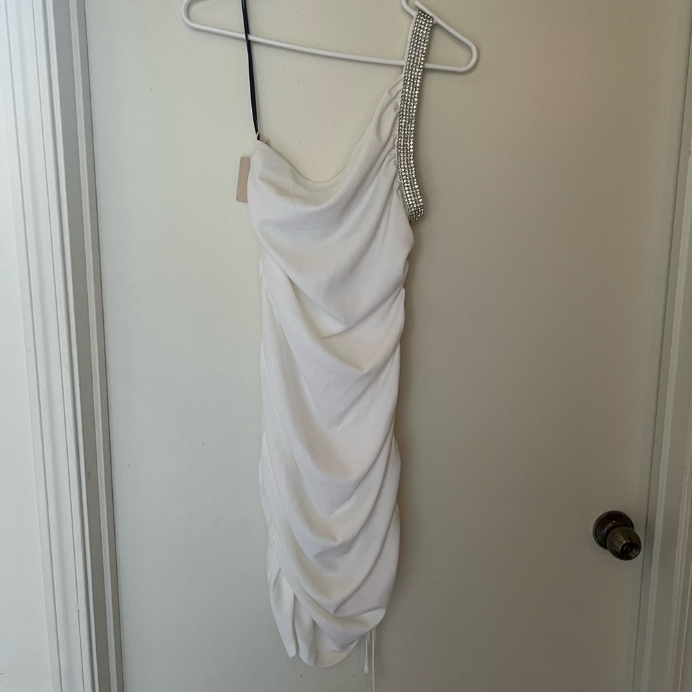 ✨ One Shoulder Tight White Dress